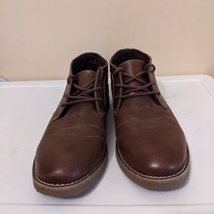 Brown men's chukka boots